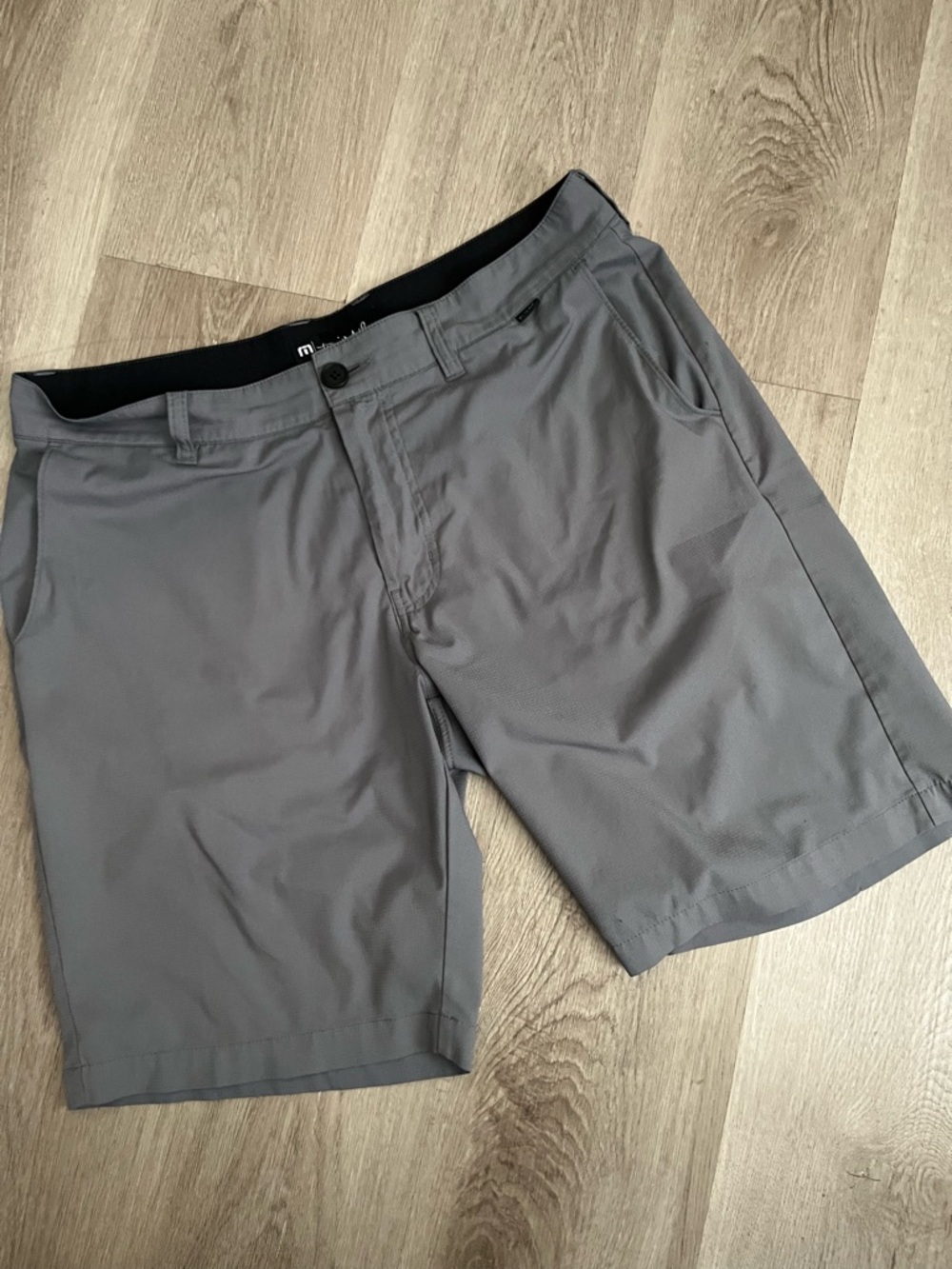 Travis Matthew Golf Shorts size 34